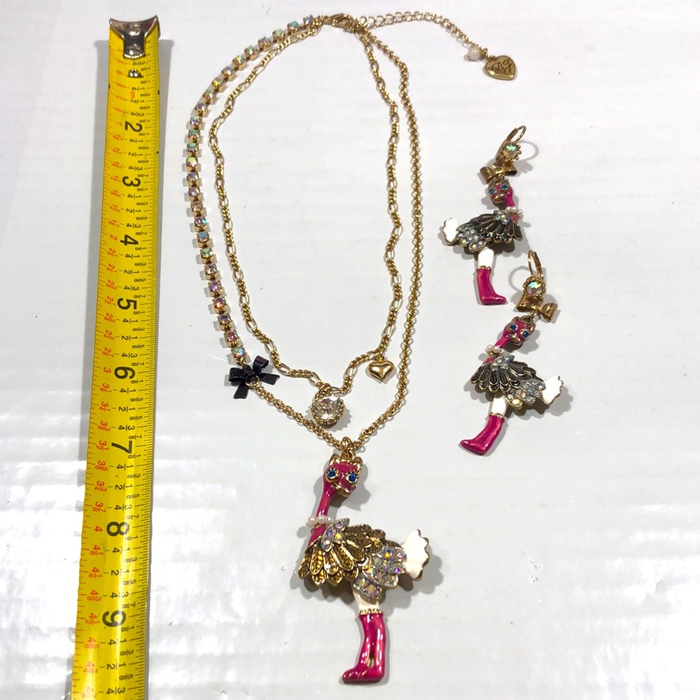 Rare day at the zoo Ostrich’s 💎 necklace/earrings